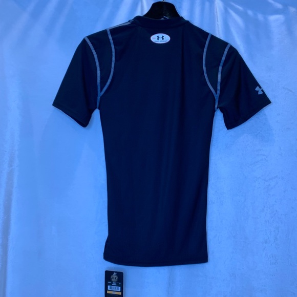 BNWT Under Armour black compression Heatgear™️/Anti-odor short sleeve top. - Picture 3 of 6
